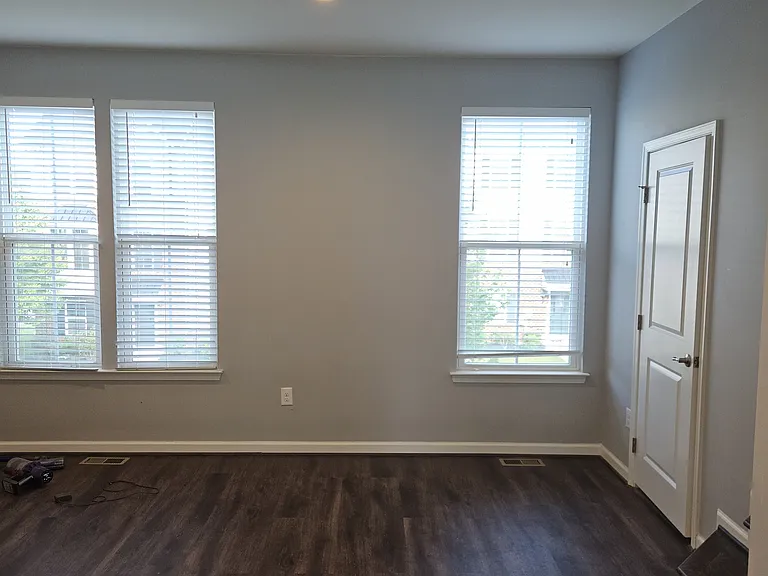 607 N Atwater Dr — Photo 8