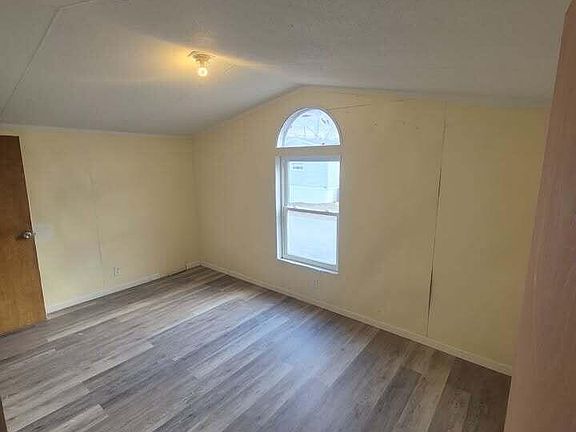 5th image of 243 Birchwood Est