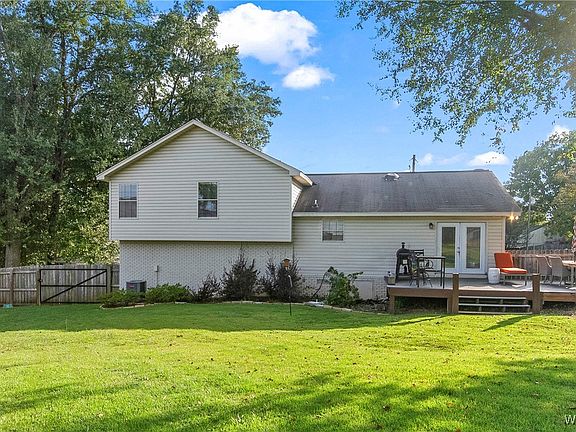 3rd image of 2734 Meadow Pl