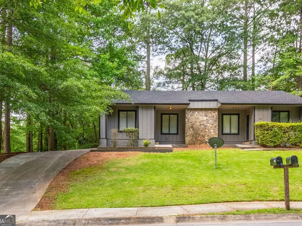 106 Summerwood Dr, Fairburn, GA 30213