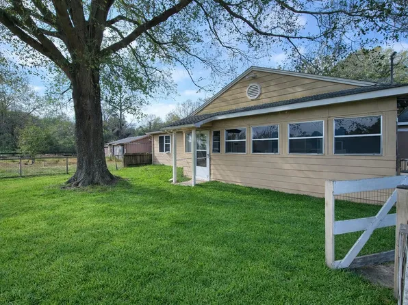 350 Robbie Lee Rd, Magnolia, TX 77354