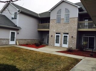 4736 W Maple Leaf Cir #13-7, Greenfield, WI 53220