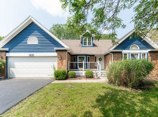 1221 Ardmore Dr, Naperville, IL 60540