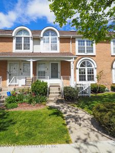 74 Debbie St #8A, Staten Island, NY, 10314