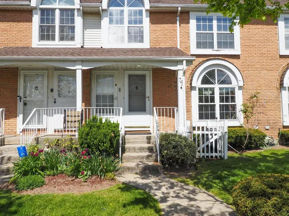 74 Debbie St #8A, Staten Island, NY 10314