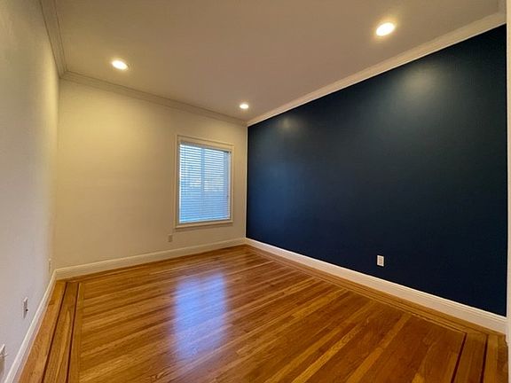 3rd image of 526 Girard St