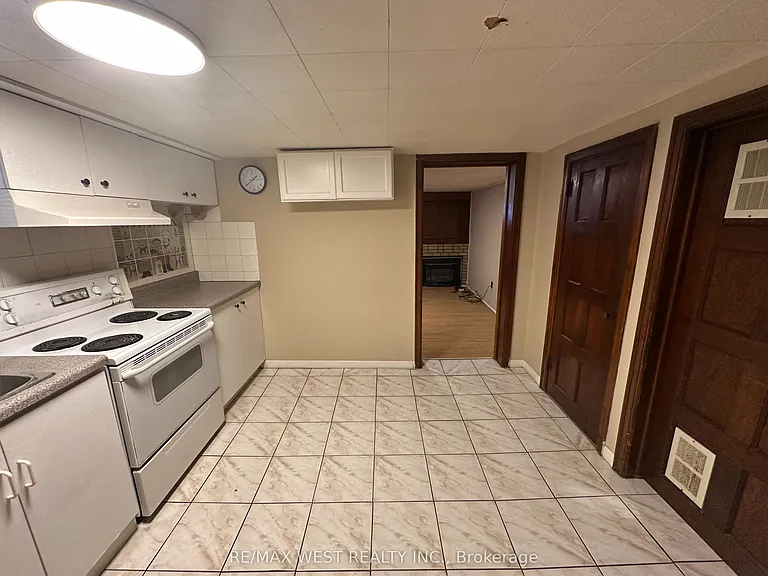 28 Snider Ave #LOWER — Photo 3