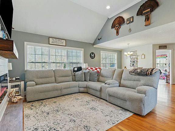 4th image of 307 Farmingdale Pl SE