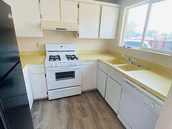 4th image of 2643-2645-2647-2 Pear St #1