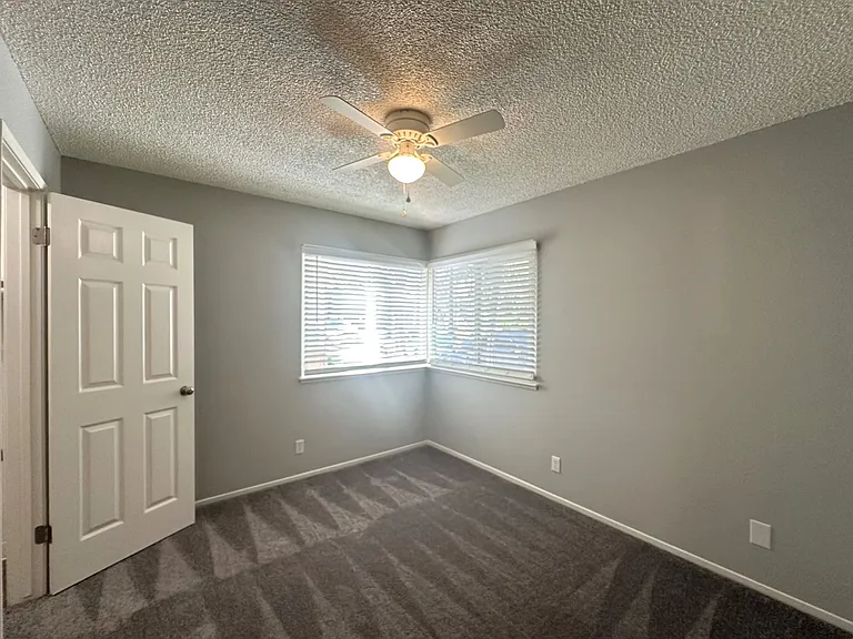 330 W Acacia Street — Photo 33