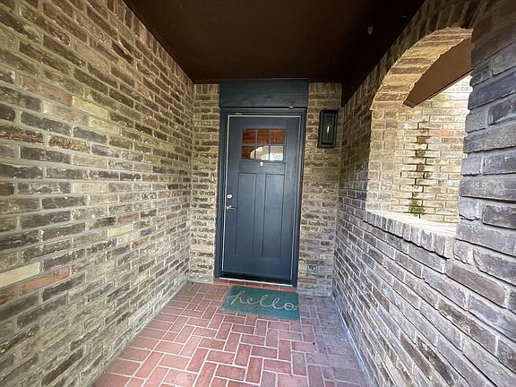 3rd image of 2100 Twin Elms Dr
