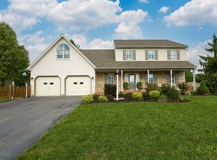 77 James St, Leola, PA
