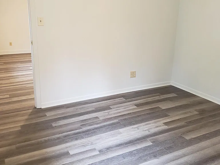 2905 S 44th St — Photo 9