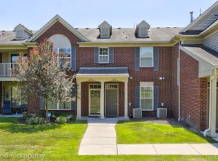 29941 Fox Run Cir, Warren, MI 48092
