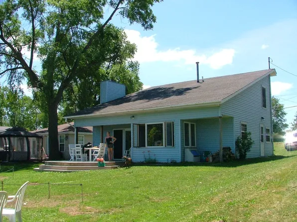 10207 Poplar Dr NE, Rockford, MI 49341