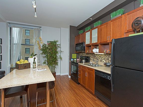 3rd image of 60 E Lake St Fl 2