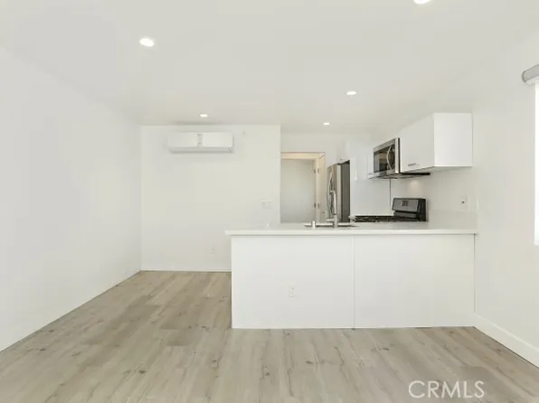 6745 Laurel Canyon Blvd APT 206, North Hollywood, CA 91606