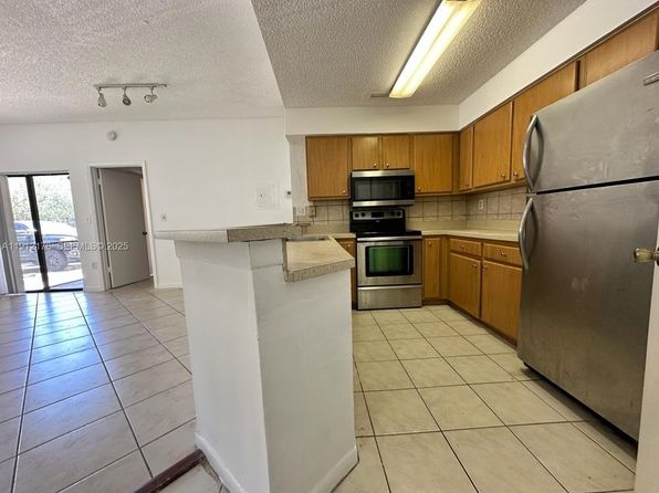 2445 SW 18th Ter APT 114