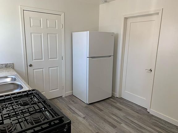 3rd image of 13234 Gladstone Ave