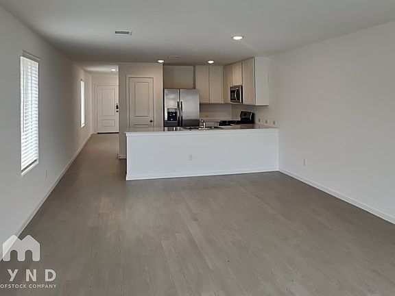 5th image of 914 Lago Laceno Ln