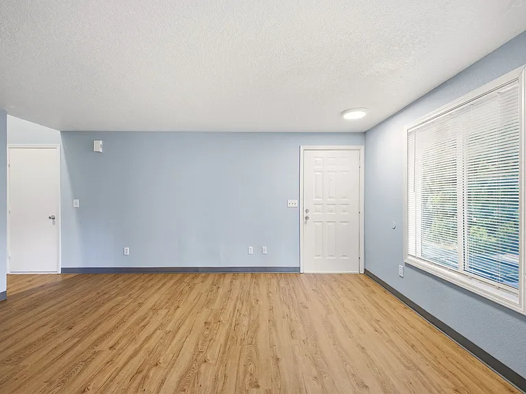 627 SE 132nd Ave — Photo 9