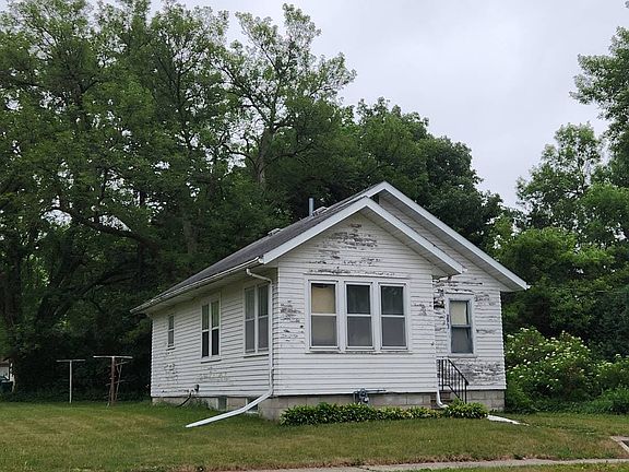 3rd image of 905 S 1st Ave