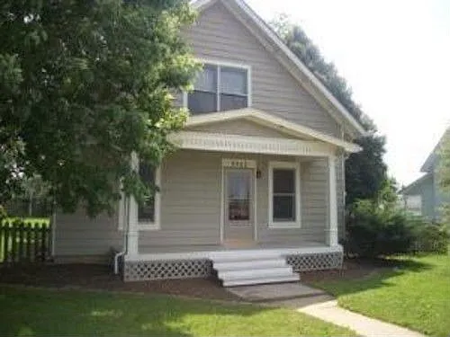 5562 Walnut St photo 1