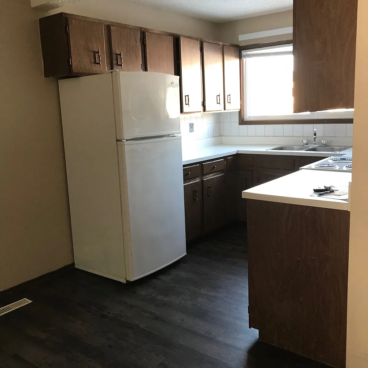 Building Photo - 96 Holmes St #32