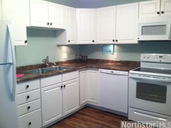 5140 102nd St W #210, Bloomington, MN 55437