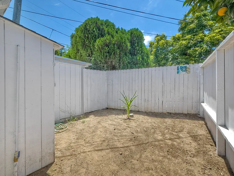 4108 Mission Ave — Photo 18
