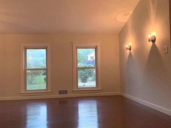 5th image of 2 Candlewood Ct