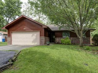 210 N Airwood Ave, Springfield, MO 65802