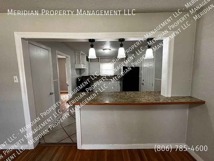 Beautiful 3 Bed, 2 Bath Home Near TTU & Medical District | Hardwood Floors & Granite Countertops — Photo 3