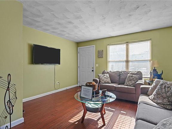 4th image of 11-13 Dosco Dr