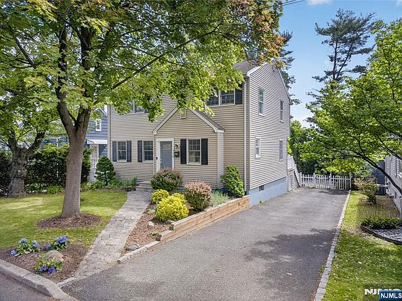 2nd image of 538 Coolidge Pl