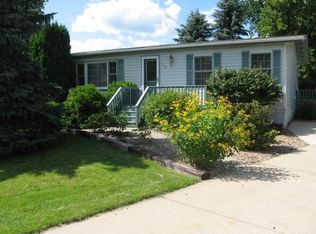 117 Canary Cir, Watertown, WI 53098