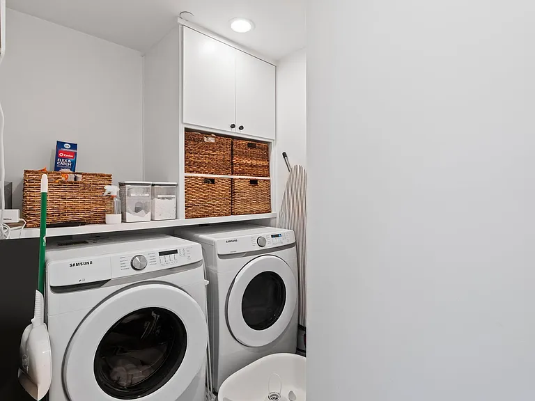303 Woodward St #32 — Photo 32