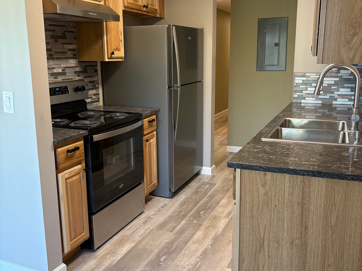 2 bed, 735 sqft, $1,750 — Photo 2