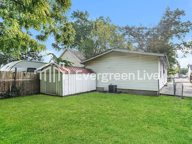 2719 Pontiac St — Photo 15