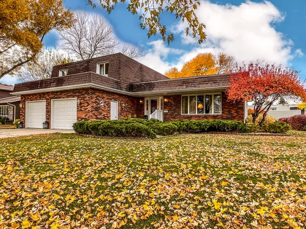 1105 18th Ave NE, Aberdeen, SD 57401