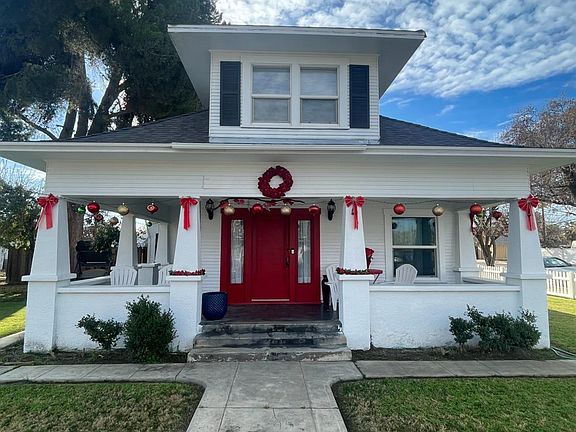 3rd image of 555 W D St