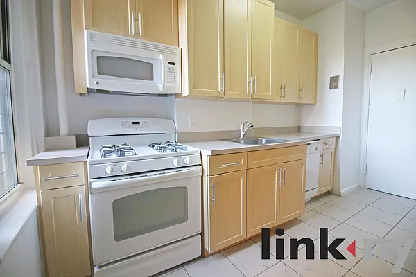 Rented by Link NY Realty | media 7