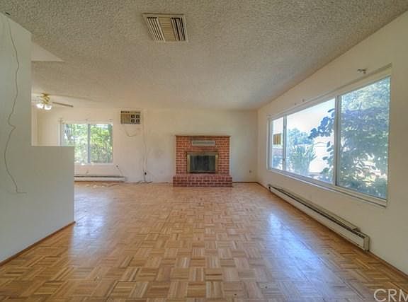 3rd image of 43241 Whittier Ave