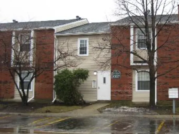 1357 E Wyndham Cir APT 104, Palatine, IL 60074