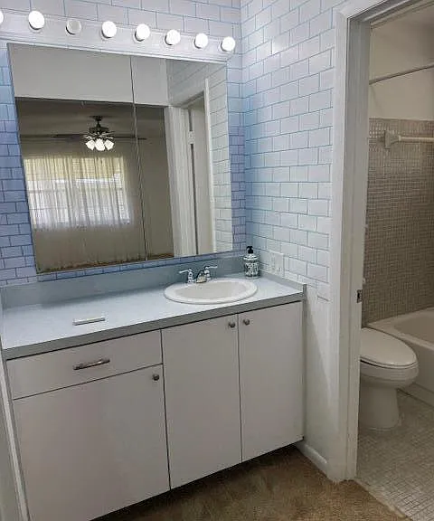 115 Lakes End Dr #D — Photo 17
