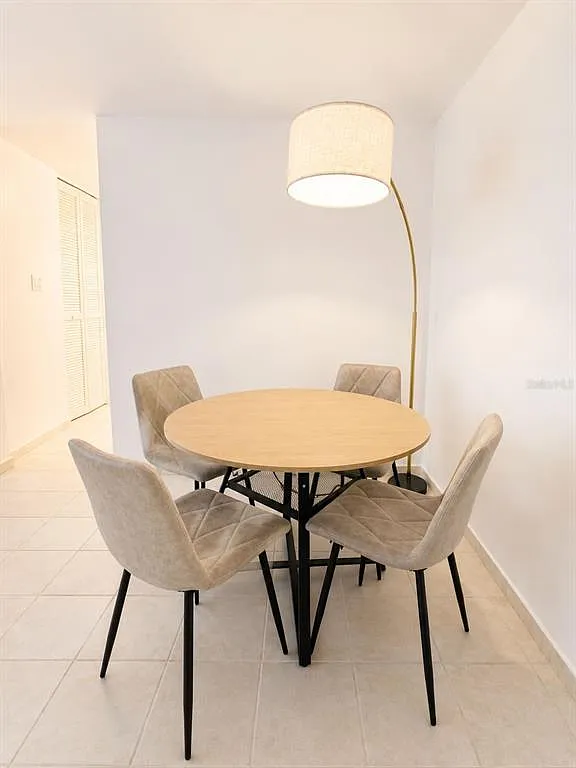 3 bed, 1.0 bath, 1400 sqft, $2,500 — Photo 2