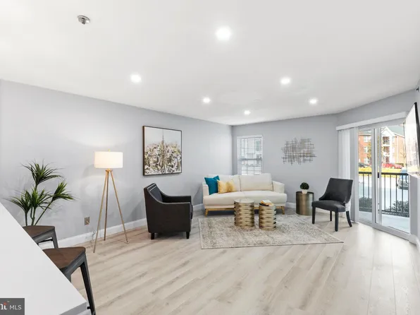 3309 Wyndham Cir APT 1182, Alexandria, VA 22302