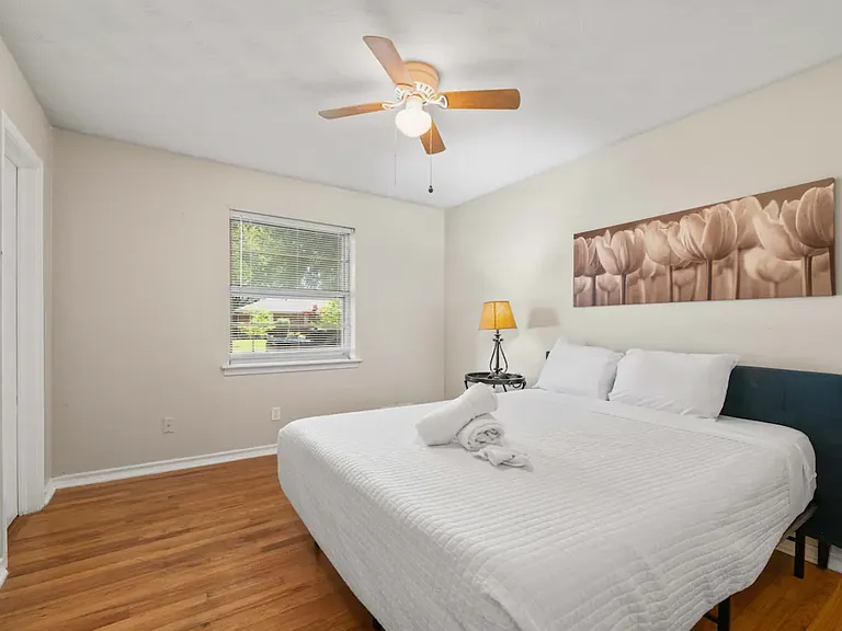 2719 Sharpview Ln — Photo 11