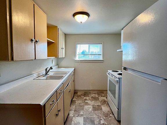 2nd image of 809 S 16th Ave