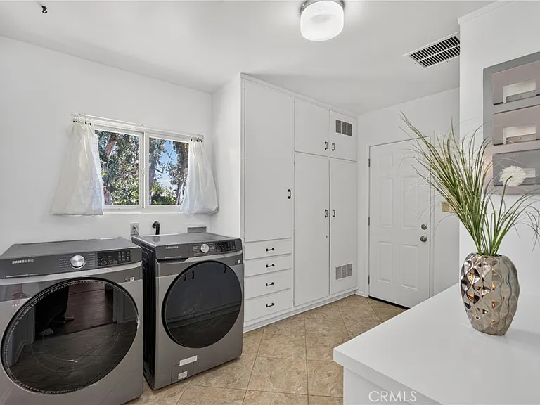 10401 Wystone Ave — Photo 48